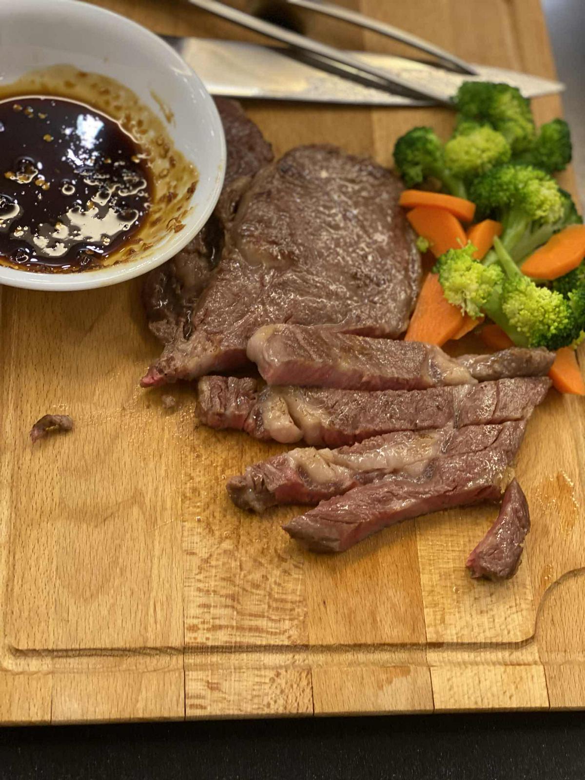 A4 Wagyu with broccoli, carrots and Yakiniku dipping sauce