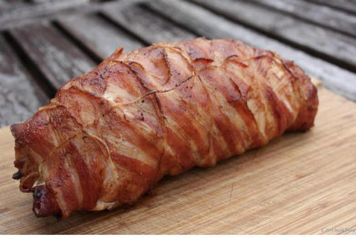 Запечь свинину в беконе. Вырезка в беконе в духовке. Запечь свинину в беконе. Свинина в беконе в духовке. Вырезка в беконе.